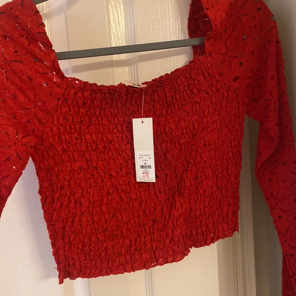 Red top - Picture 4 of 4